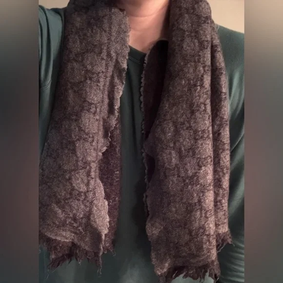 GUCCI | Italian Made 100% Wool Black Grey GG Fringe End Scarf - Picture 8 of 8